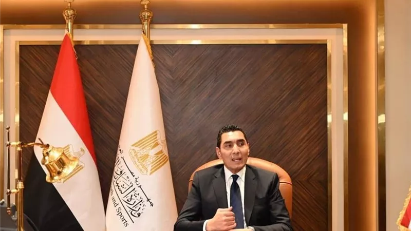 وزير الرياضة يطمئن على بعثة الزمالك بالجزائر