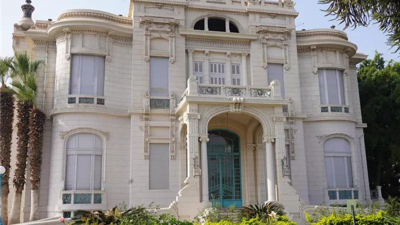 بيان عاجل من جامعة عين شمس بشأن أفعال خادشة أمام كلية البنات 
