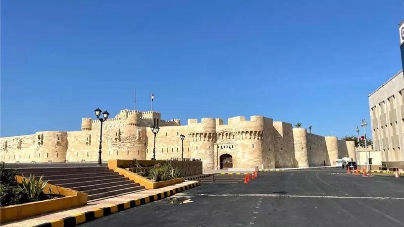 الإسكندرية تتزين لاستقبال السيسي وماكرون اليوم