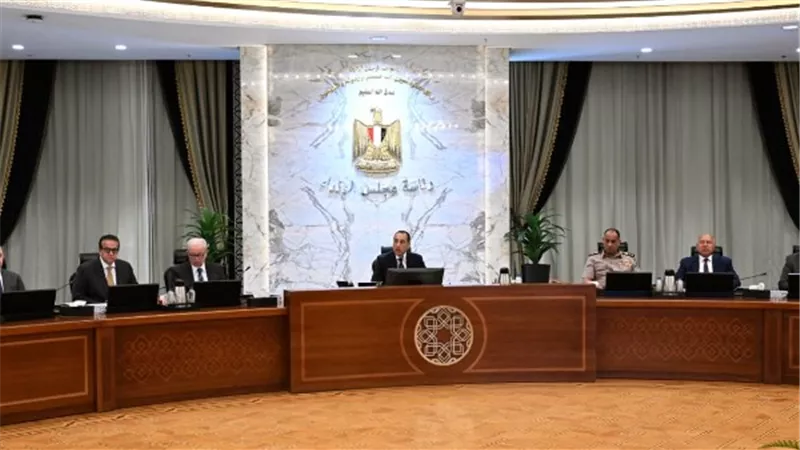 مصر تقترب من تسوية مستحقات الطاقة الأجنبية.. ومدبولي يعلن برنامج استثماري جديد