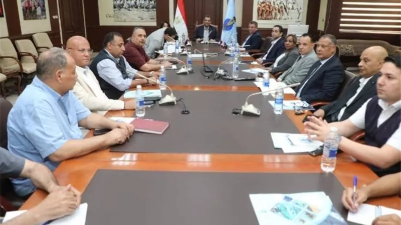 محافظ البحر الأحمر يرأس اجتماعًا لبحث سُبل تنشيط السياحة بالمحافظة