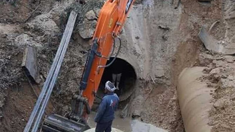 إصلاح خط مياه 