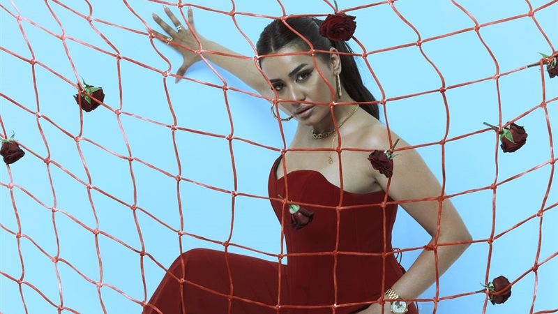 نانسي صلاح بإطلالة