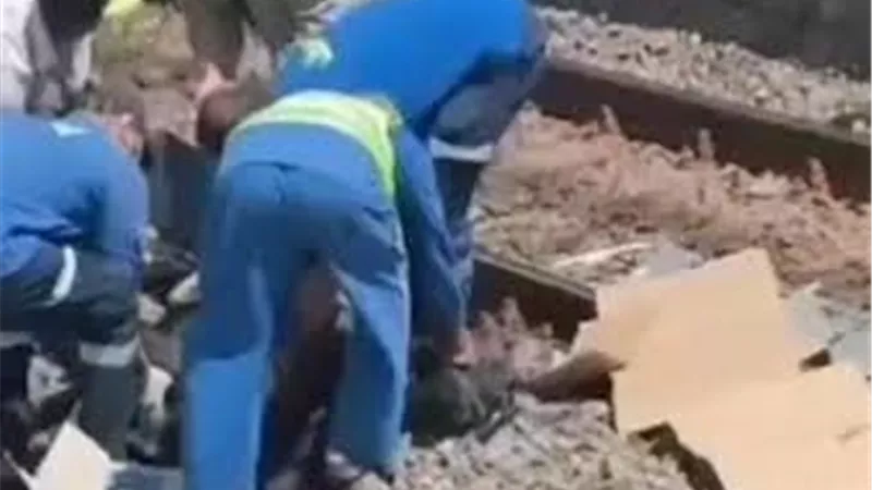 لحظات مأساوية في كفر الجزار.. مصرع طفلين صدمهما قطار عقب خروجهما من المدرسة