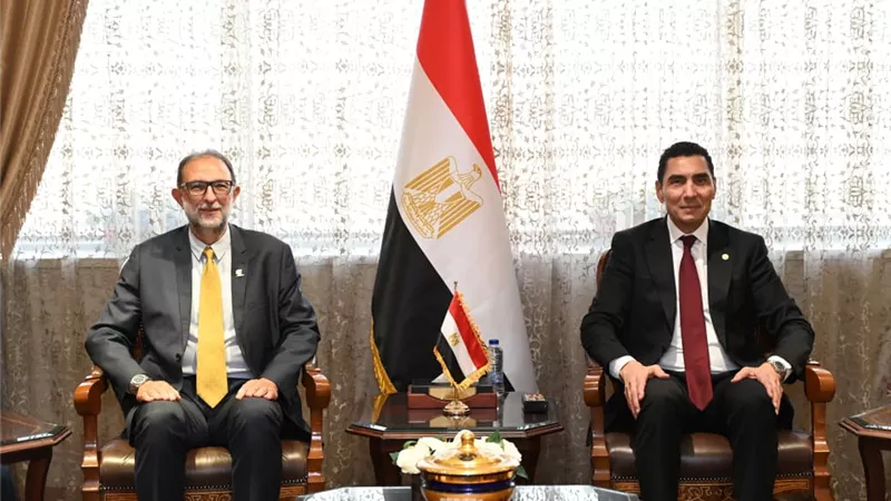 وزير الرياضة يبحث مع رئيس سلامة الغذاء تعزيز الوعي الصحي للشباب