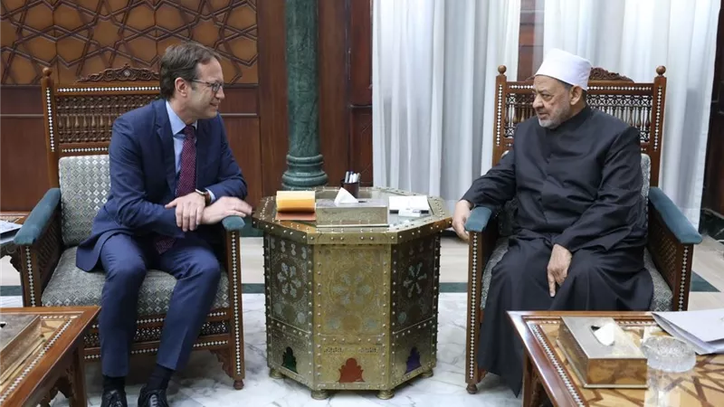 شيخ الأزهر يستقبل السفير الإسباني ويشيد بمواقف مدريد تجاه غزة