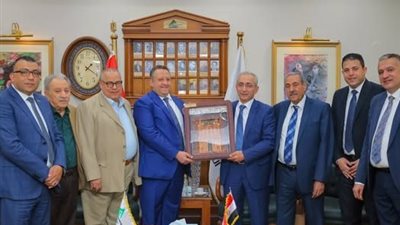 نقيب المهندسين يبحث مع وفد النقابة الأردنية فرص تعزيز التعاون المشترك