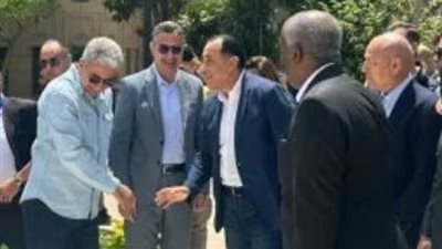 مدبولي في قلب وسط البلد.. “مينفعش عمارة تفضل من غير ترميم”