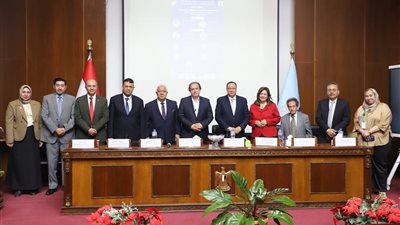 خلف الأبواب المغلقة.. كبار صناعة النسيج يرسمون خطة الغزو العالمي