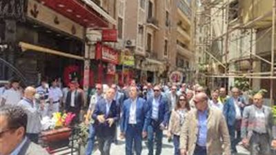 رئيس الوزراء يعلق على شائعات نزع ملكية محلات الإيجار القديم خلال جولة بوسط البلد