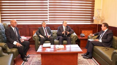 وزير الصحة يبحث مع نقيب المحامين إدراج 600 ألف محام وأسرهم بمنظومة الرعاية الصحية