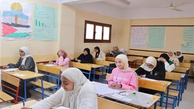 خبيرة تربوية تناشد وزارة التعليم بتوفير مراوح داخل لجان الثانوية العامة 2026