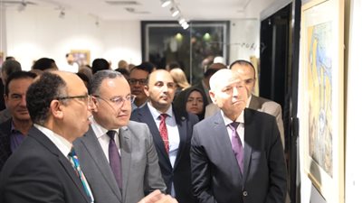 أكثر من 80 عملًا فنيًا.. وزيرا التعليم العالي والثقافة ومحافظ القاهرة يفتتحون معرض خبايا الروح
