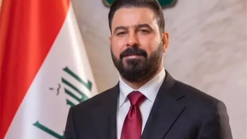 البرلمان العراقي يوافق على حكومة علي الزيدي وسط تحركات لتعزيز الاستقرار