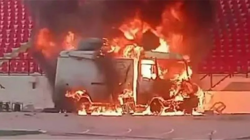 الدوري الليبي يشتعل.. قتيل وفوضى عارمة عقب مباراة مثيرة للجدل