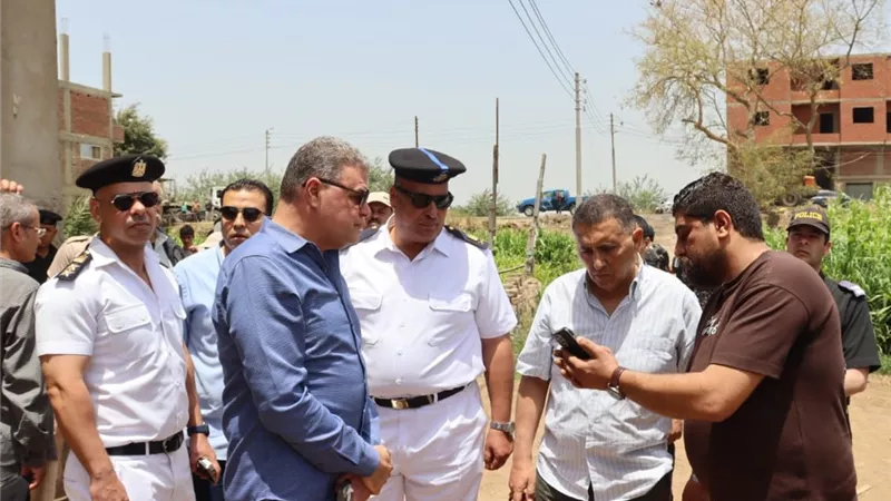 محافظ القليوبية يقود حملة مكبرة لإزالة مبنيين مخالفين بالقناطر الخيرية