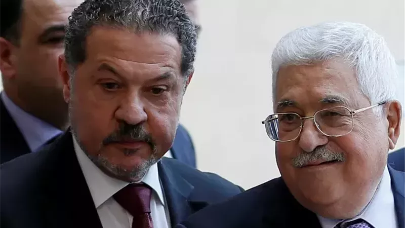 ياسر عباس برفقة والده