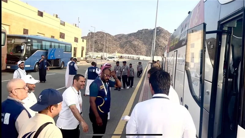 السياحة: تشكيل لجنة ميدانية لأول مرة بمنطقة النوارية لاستقبال حافلات الحج السياحي البري 