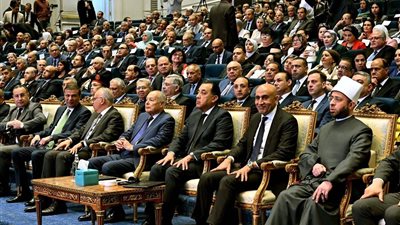 رئيس الوزراء يشارك في مؤتمر 