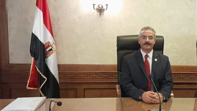 أحمد عبدالرشيد: الاستثمار في نظم إعداد المعلم بكليات التربية أساس بناء الإنسان 