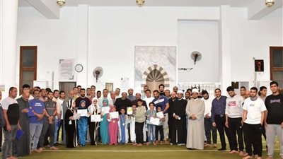 بحضور  «خلف» و«جاهين».. مسجد الرضوان بالعلمين الجديدة يكرّم حفظة القرآن (صور)