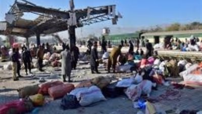 مقتل 24 شخصًا في هجوم دموي استهدف قطارًا للجيش الباكستاني