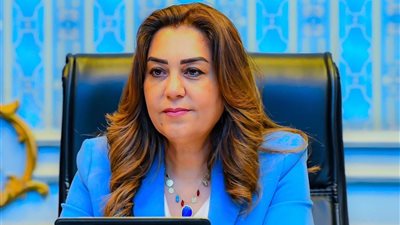 وزيرة التنمية المحلية تعلن تحويل 754 أتوبيسًا للعمل بالغاز الطبيعي بالقاهرة والإسكندرية 