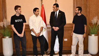 وزير الشباب والرياضة يكرم لاعبي الاسكواش
