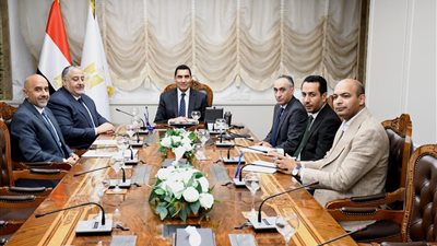 وزير الرياضة يبحث شراكة استراتيجية مع شركة روابط الرياضية لدعم الأبطال الرياضيين
