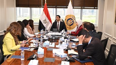 وزير الصناعة ومؤسسة ساويرس يبحثان تعزيز التعاون في مجال التعليم الفني والتدريب المهني