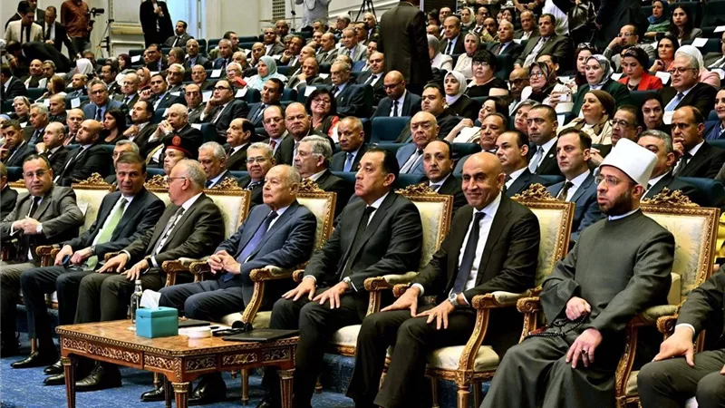 رئيس الوزراء يشارك في مؤتمر 