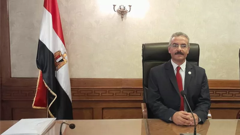 أحمد عبدالرشيد: الاستثمار في نظم إعداد المعلم بكليات التربية أساس بناء الإنسان 