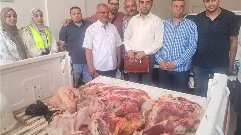 ضبط 106 كيلو لحوم ومصنعات غير صالحة للاستهلاك خلال حملة مكبرة بطهطا 