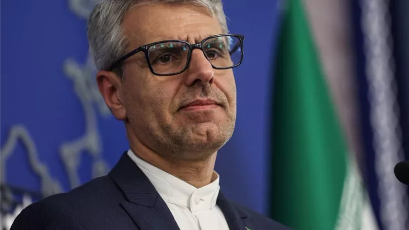 طهران ترسخ سيادتها على مضيق هرمز عبر وساطة باكستانية