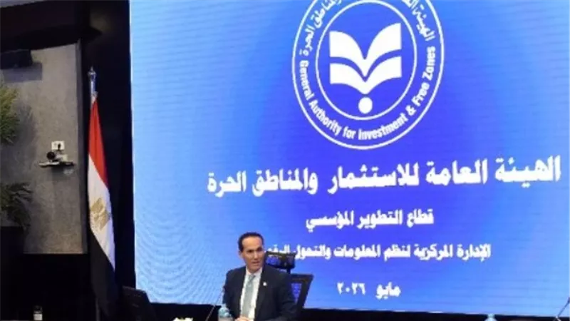 الرئيس التنفيذي للاستثمار يبحث مع نقابة العاملين تحسين بيئة العمل وتعزيز الاستقرار 
