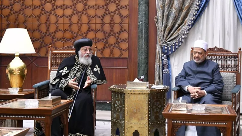البابا تواضروس يهنئ شيخ الأزهر بقرب حلول عيد الأضحى المبارك