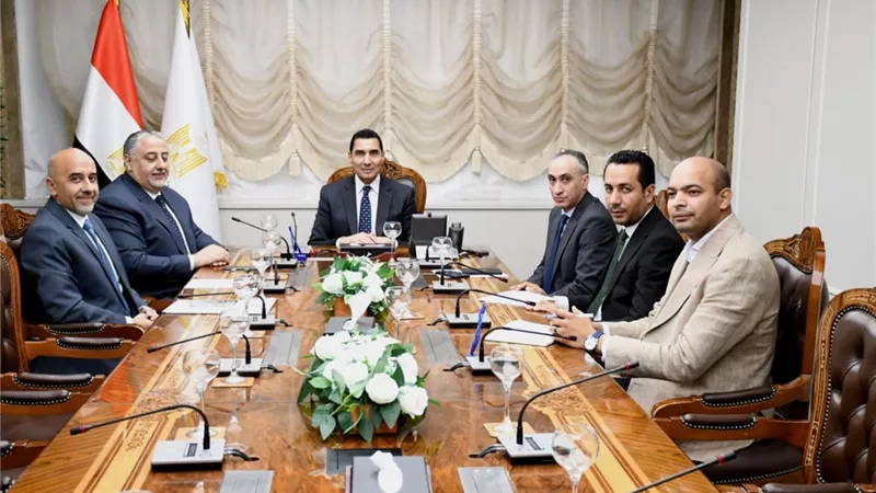 وزير الرياضة يبحث شراكة استراتيجية مع شركة روابط الرياضية لدعم الأبطال الرياضيين