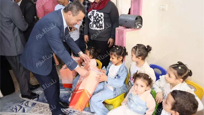 محافظ المنوفية يشارك الأيتام فرحة عيد الأضحى