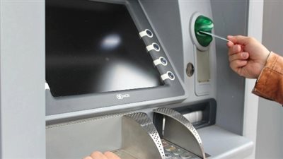زحام على الـATM قبل عيد الأضحى.. طوابير طويلة بحثا عن «الكاش» والماكينات «مفيهاش»