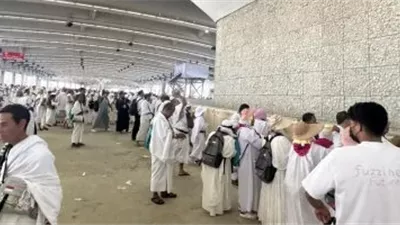 بعثة الحج تتابع ميدانيًا مخيمات منى.. وتؤكد انسيابية تفويج الحجاج لرمي الجمرات