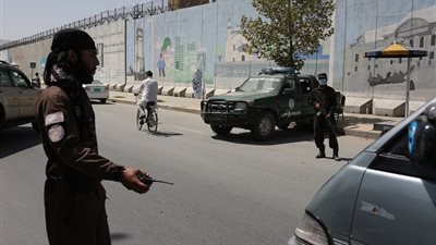 مقتل 18 شخص وإصابة آخرين في حادث مروع شرق أفغانستان 