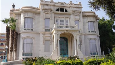 جامعة عين شمس تكشف خطتها لتطوير المعامل البحثية