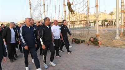 وزير الدفاع يتفقد منظومة الإعداد والتأهيل بالأكاديمية العسكرية المصرية