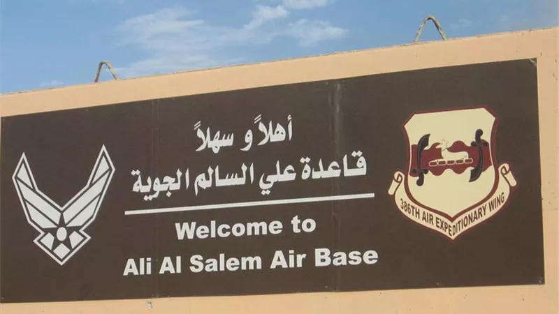 بلومبيرج: إصابة خمسة أمريكيين نتيجة استهداف قاعدة جوية كويتية بصاروخ إيراني