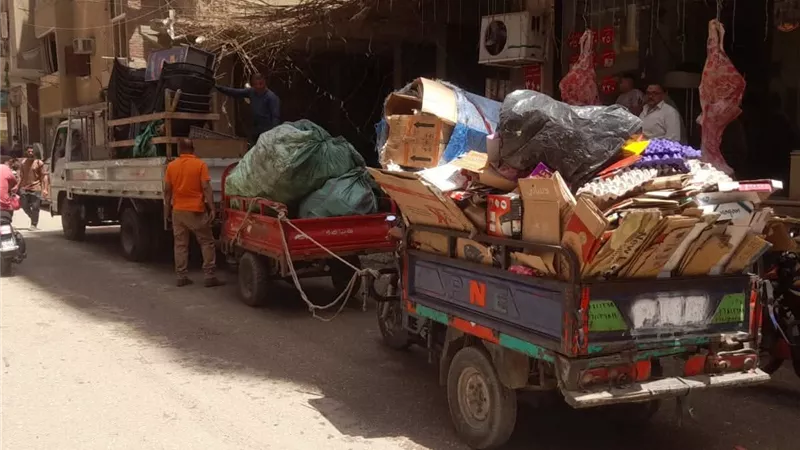 ضبط 6 تروسيكلات وعربات كارو يستخدمها النباشون في نبش القمامة بالجيزة
