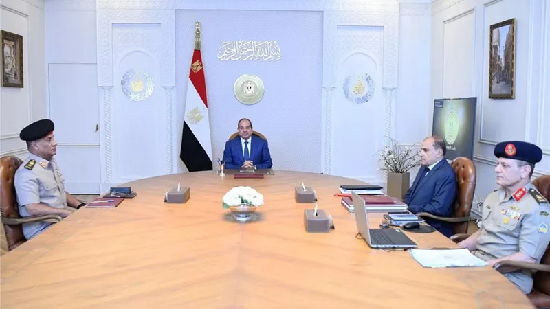 السيسي يشيد بتضحيات القوات المسلحة ويؤكد دورها المحوري في دعم التنمية
