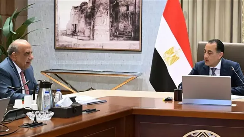 رئيس الوزراء يستعرض الموقف التنفيذي لمشروعات تدعيم الشبكة القومية للكهرباء