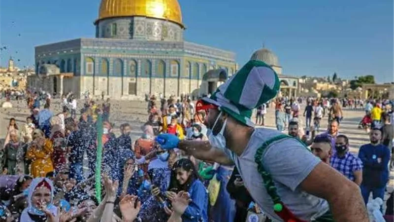 غزة تحتفل بعيد الأضحى فوق ركام المساجد وتتحدى الحصار المستمر
