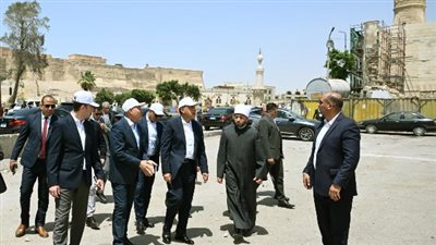 مدبولي يتفقد مسجد المسبح بالقاهرة التاريخية ويوجه بوضع تصور كامل لإحياء المنطقة
