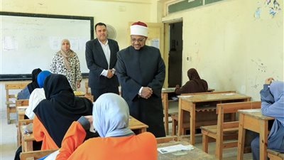 انتظام امتحان الرياضيات البحتة لطلاب العلمي بالثانوية الأزهرية